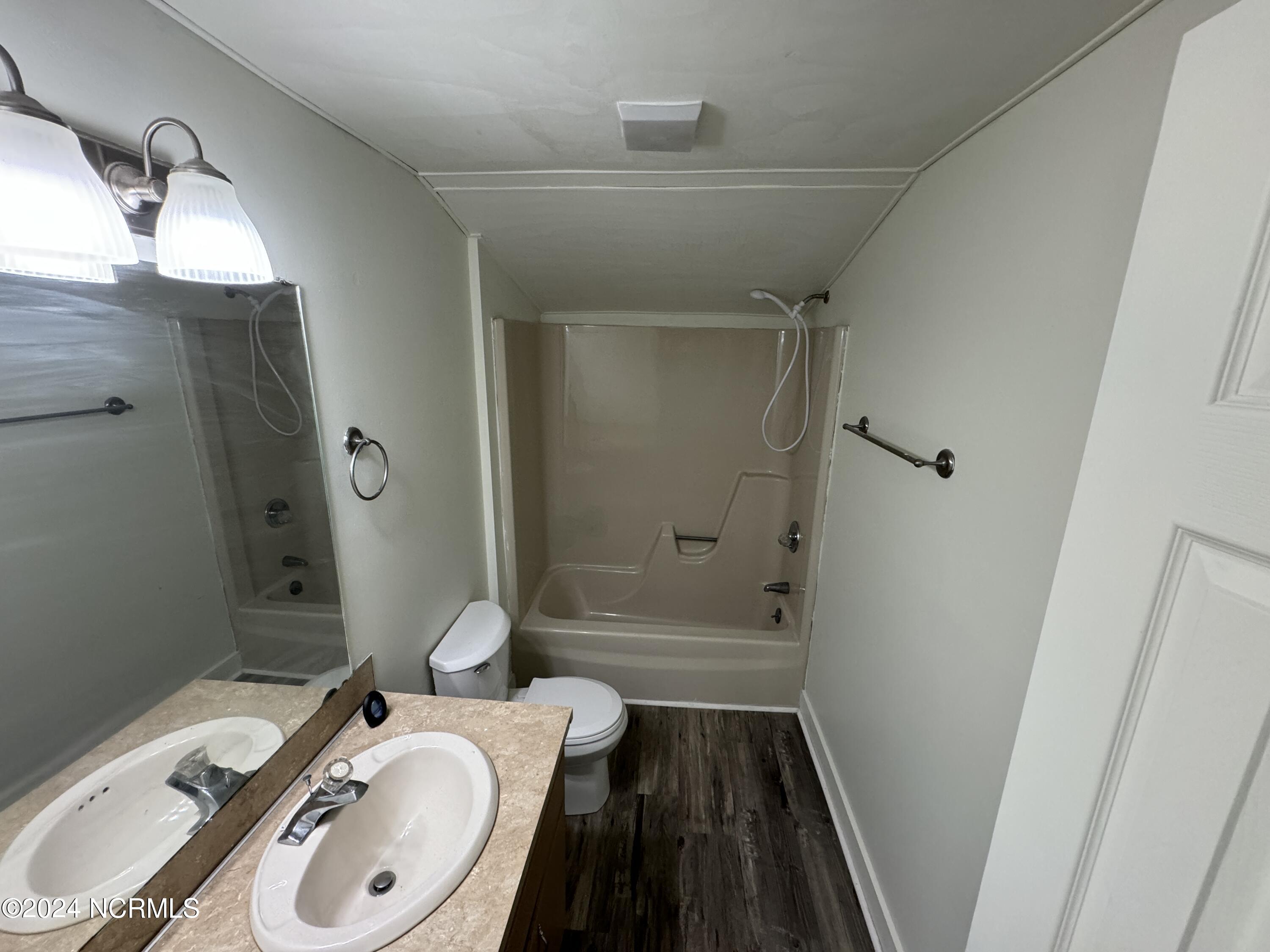 2807 Boones Neck Road Southwest Supply, NC 28462 - Photo 11 of 14 Hall Bath
