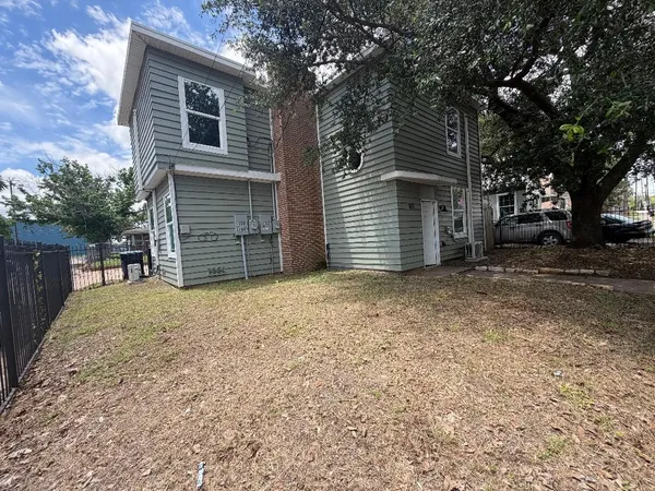 $1,700 | 702 East Main Street, Brenham, TX 77833