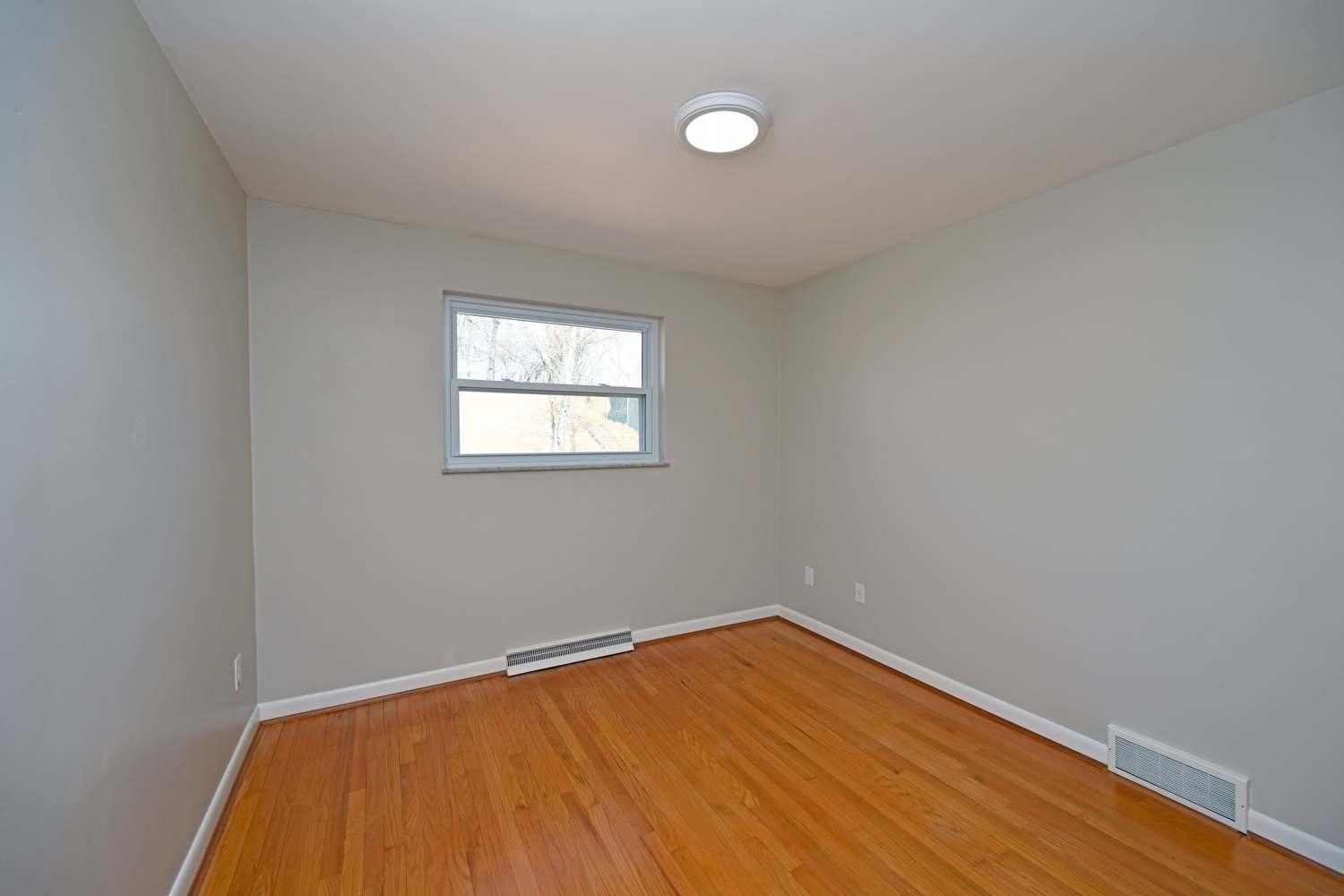 3158 Dickinson Road Cincinnati, OH 45211 - Photo 21 of 31 Gallery Image 21