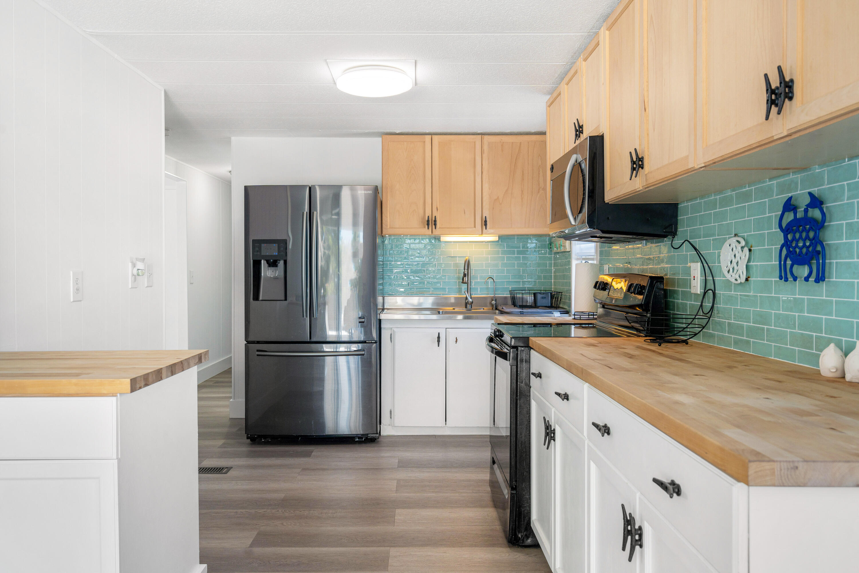 301 Vaca Road Key Largo, FL 33037 - Photo 4 of 36 Updated Kitchen