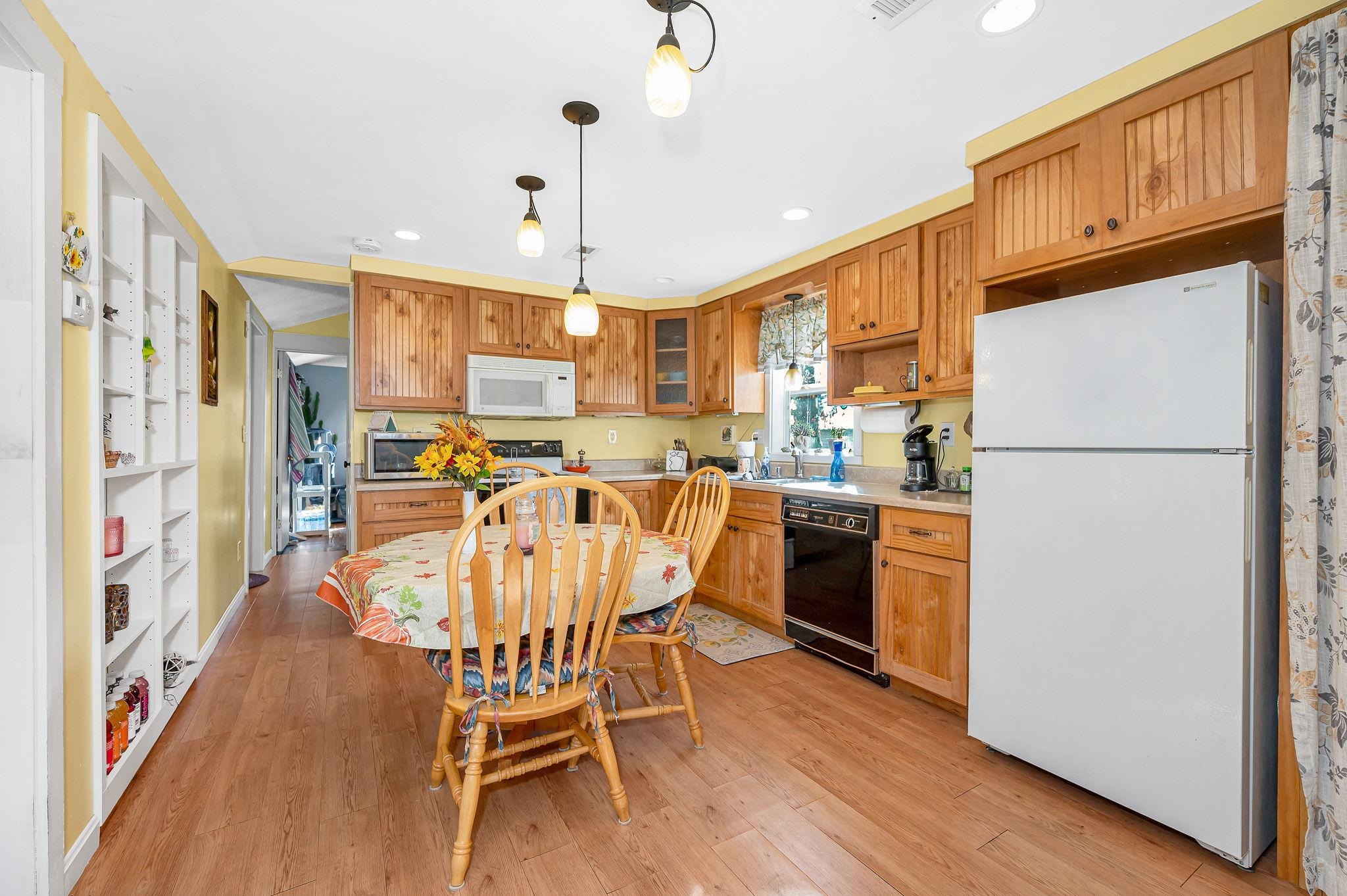 31 Page Road, Unit 20 Litchfield, NH 03052 - Photo 2 of 26