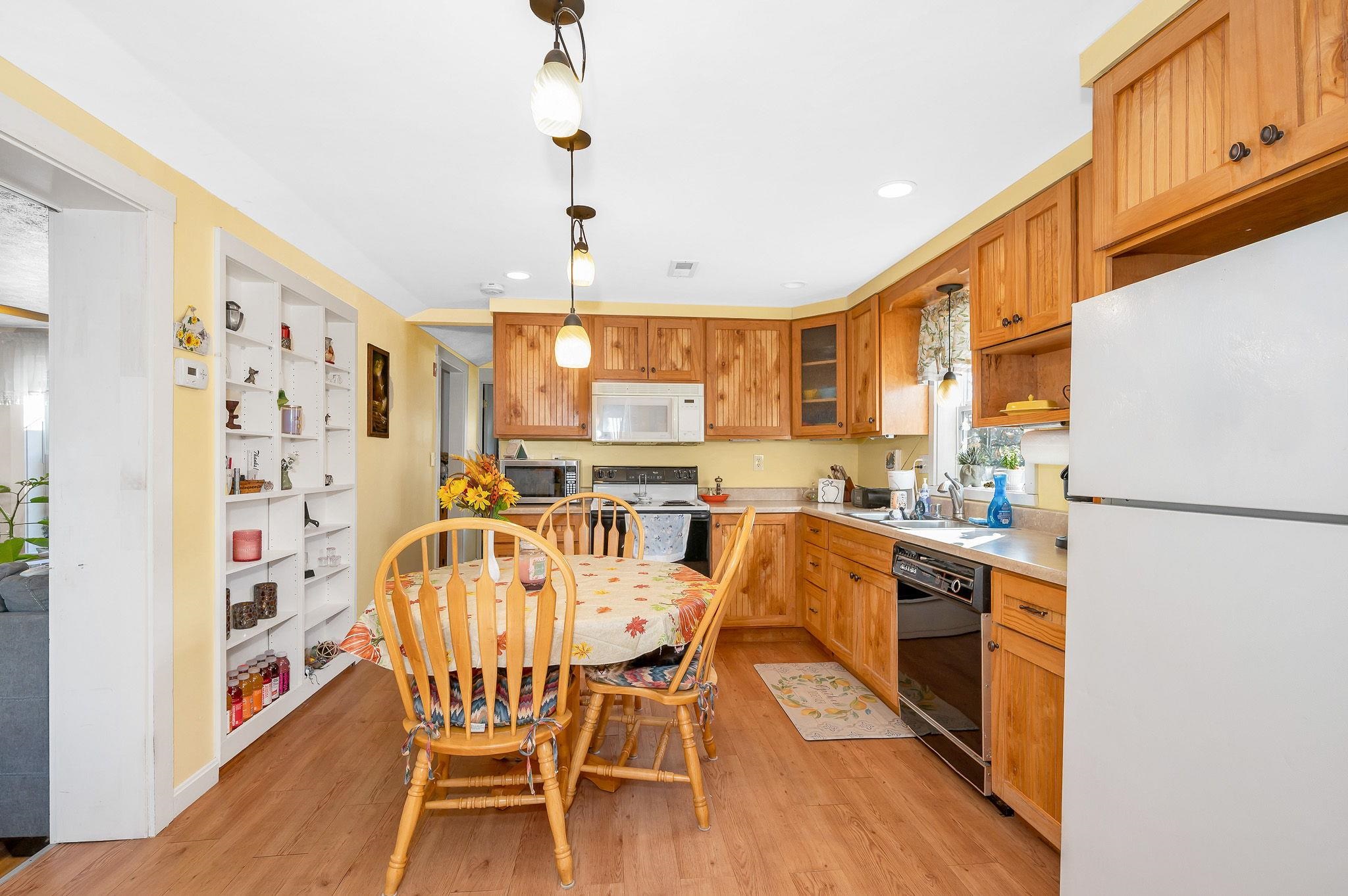 31 Page Road, Unit 20 Litchfield, NH 03052 - Photo 3 of 26