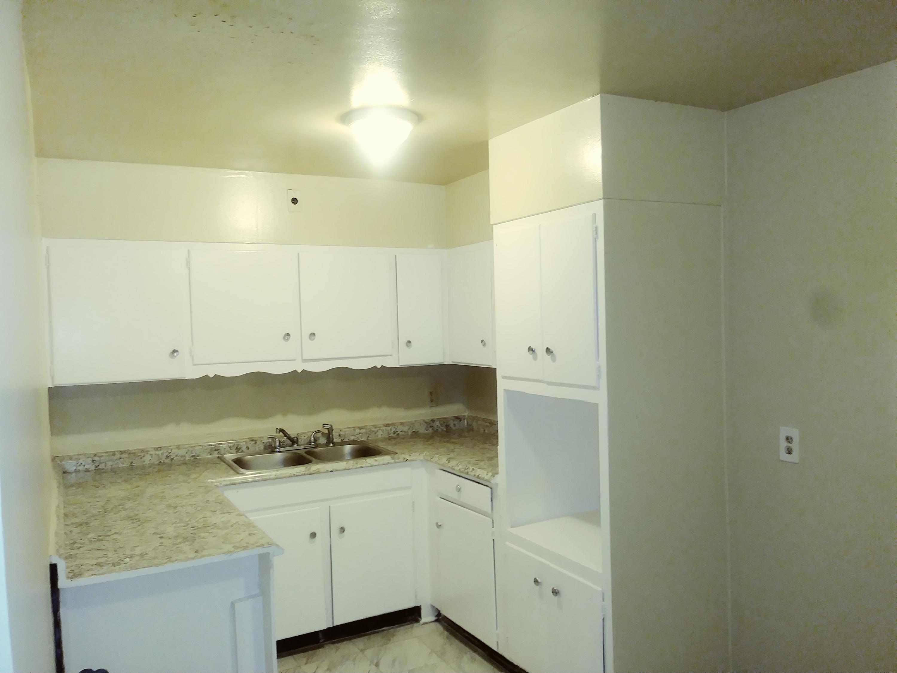 168 West 13th Street Riviera Beach, FL 33404 - Photo 4 of 6 168 Kitchen