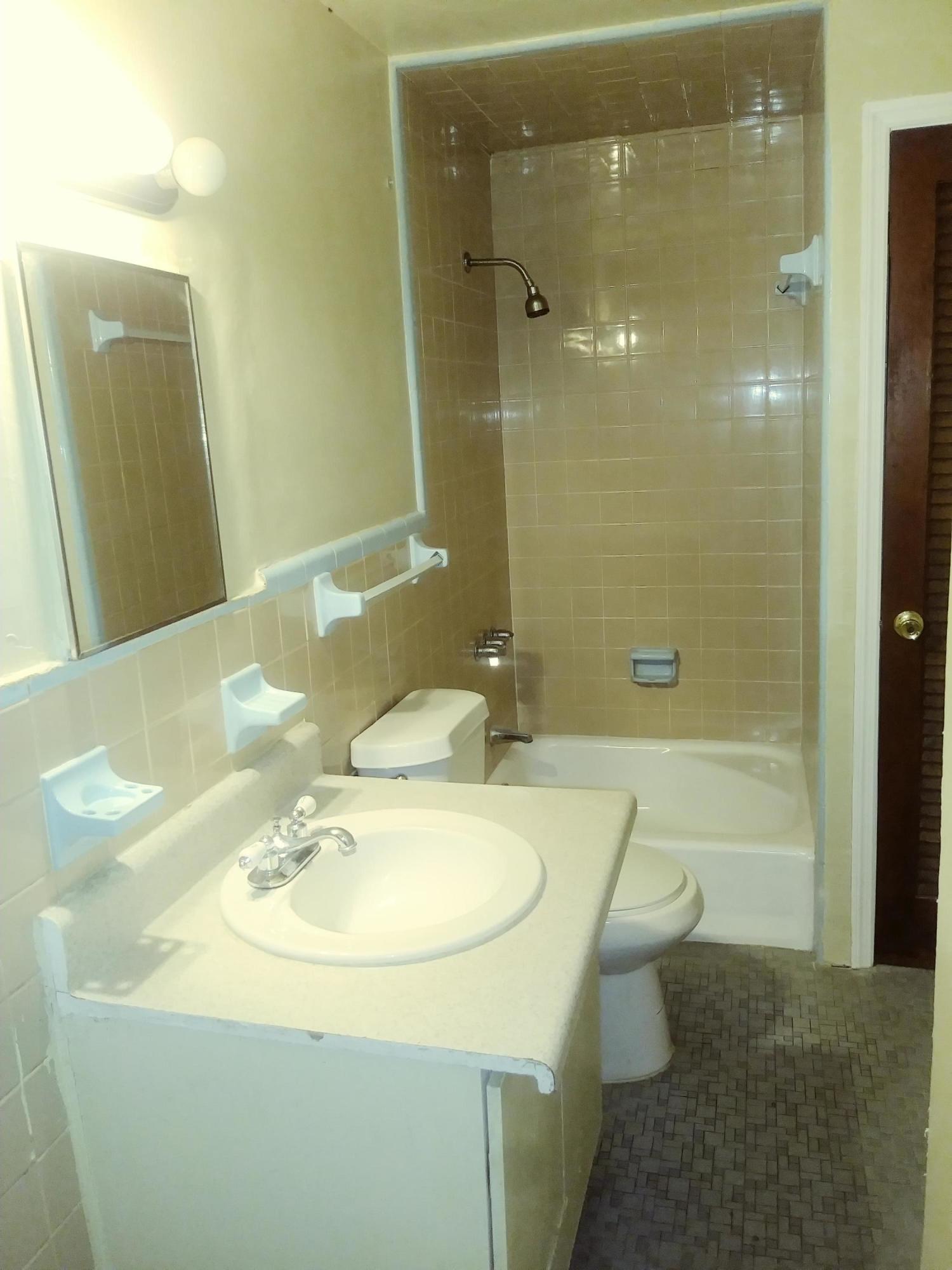 168 West 13th Street Riviera Beach, FL 33404 - Photo 5 of 6 168 W 13th St Master Bath