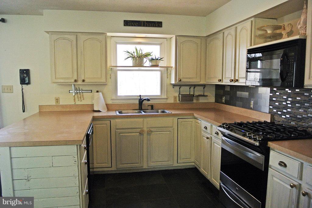 376 Goosemar Road Rising Sun, MD 21911 - Photo 10 of 23 Kitchen-Slate floors,new garbage disposal