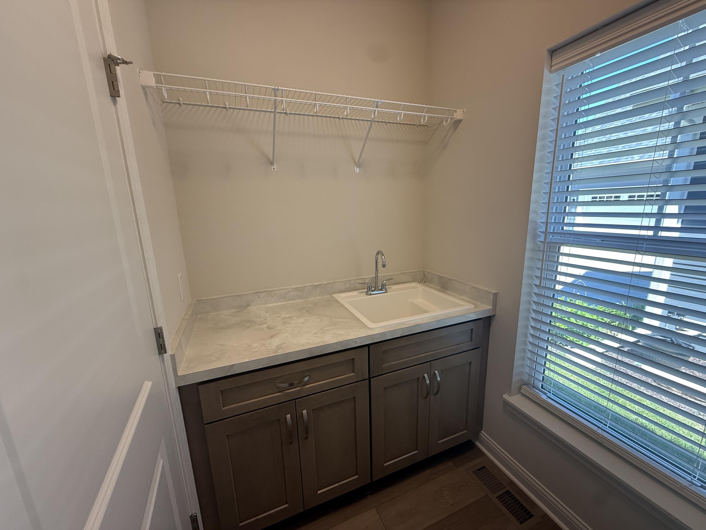 369 Evergreen Lane Pewaukee, WI 53072 - Photo 16 of 27 Laundry Room w/Sink