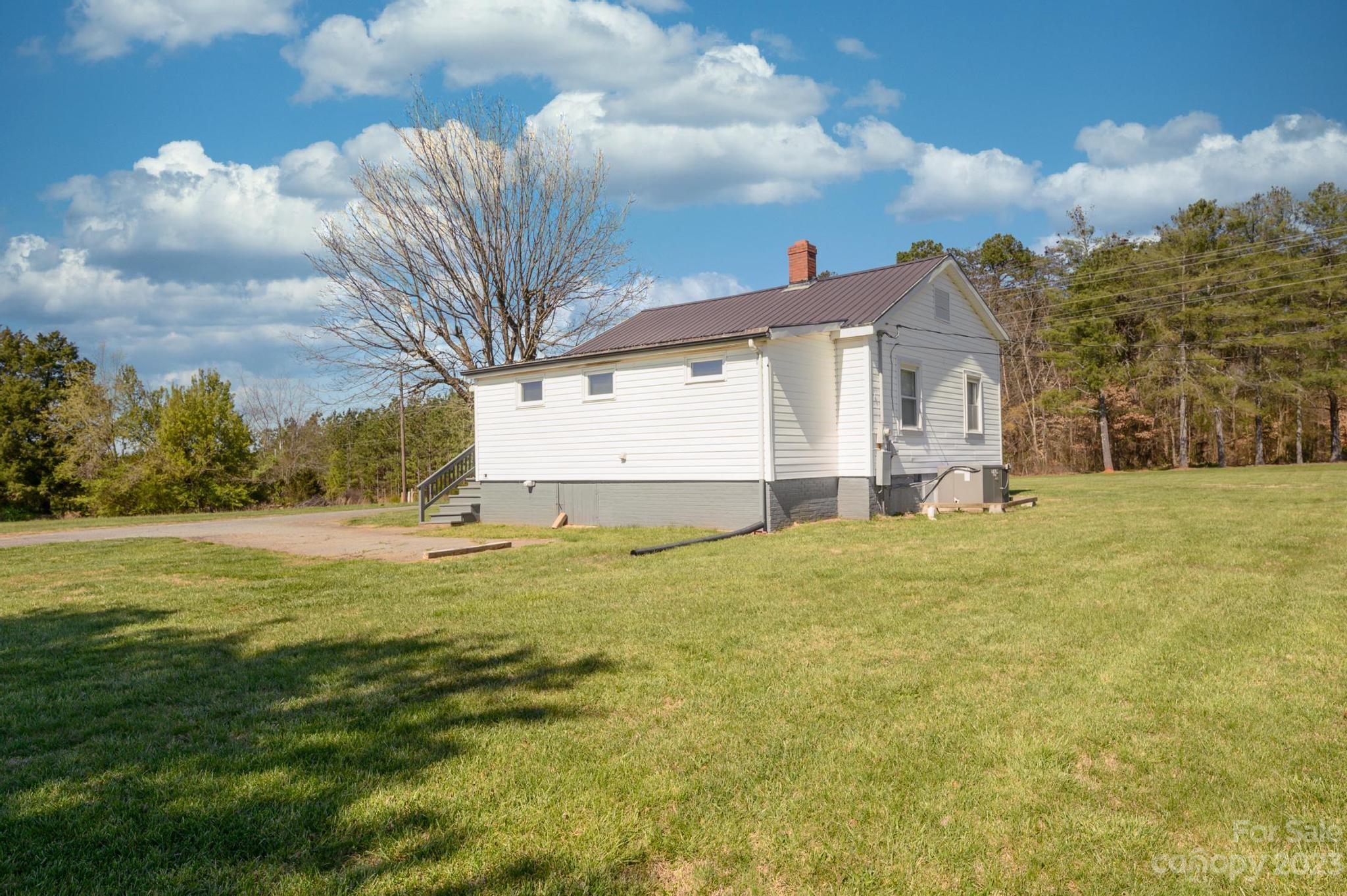 2027 Burris Road Conover, NC 28613 - Photo 9 of 45 Gallery Image 9