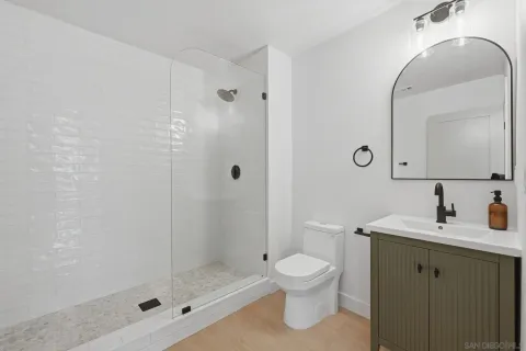 $1,725,000 | 2610 Chestnut Avenue, Carlsbad, CA 92010