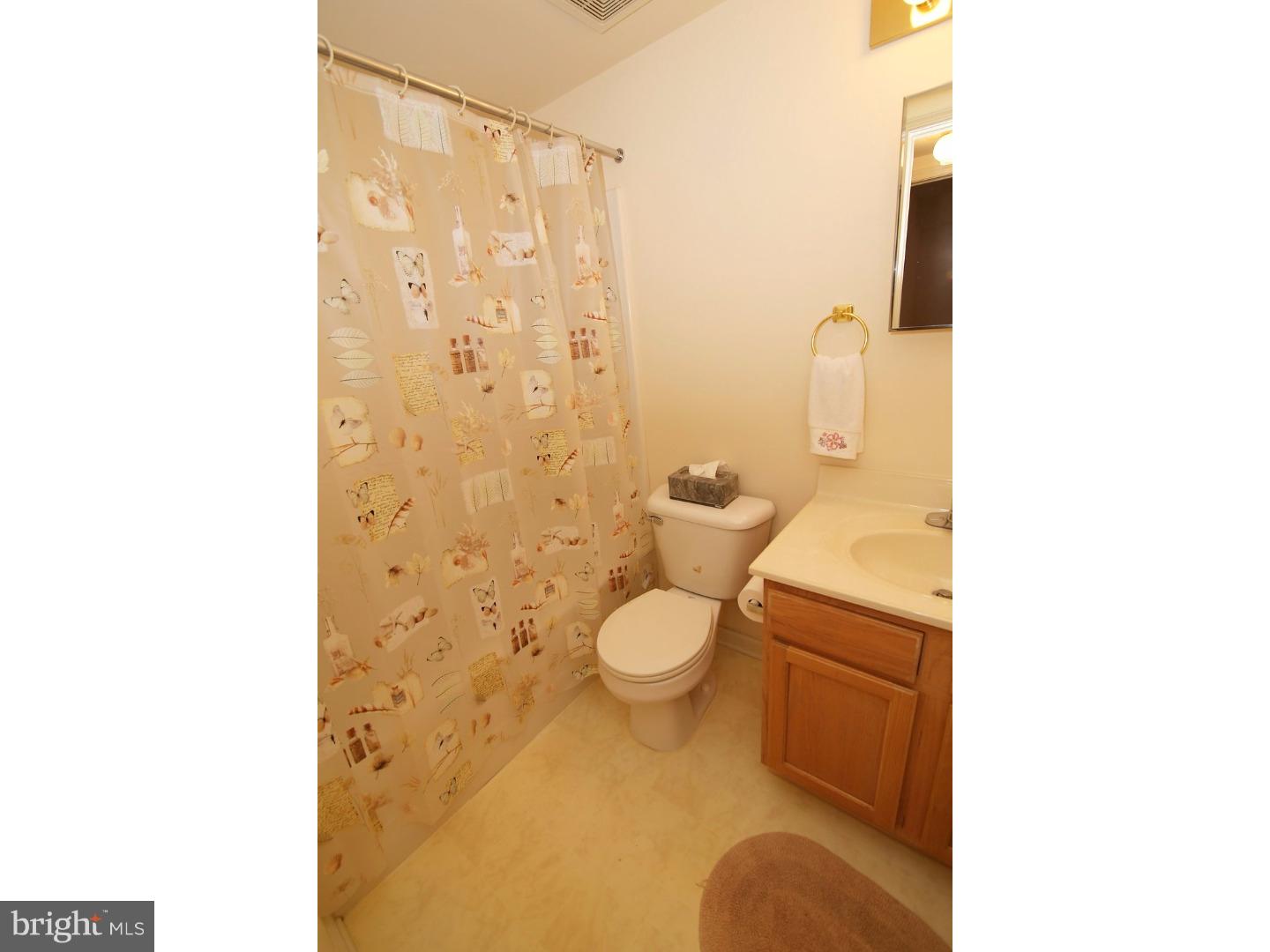 543 Brandon Road Norristown, PA 19403 - Photo 17 of 23 Bathroom