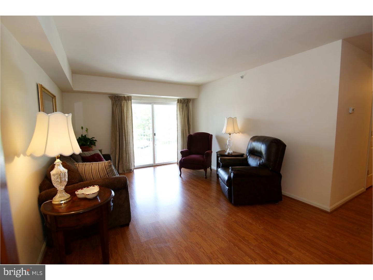543 Brandon Road Norristown, PA 19403 - Photo 3 of 23 Living Room