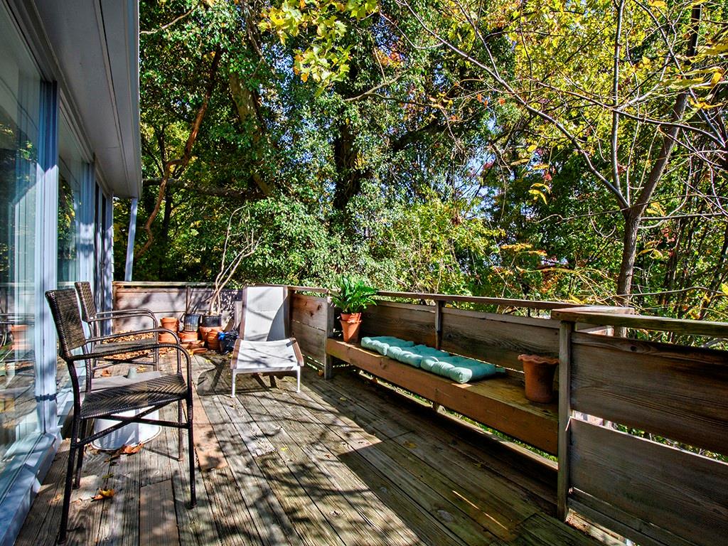 1 Parkton Place Pittsburgh, PA 15232 - Photo 19 of 25 Charming private deck