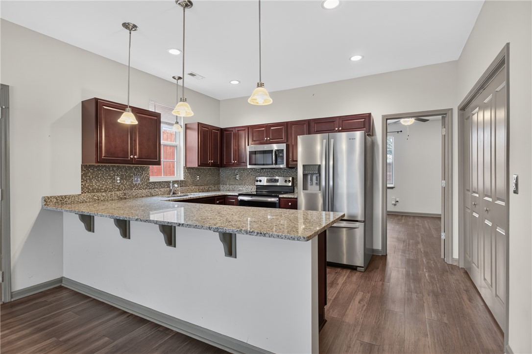 235 Pendleton Road, Unit K1 Clemson, SC 29631 - Photo 14 of 49 Granite counters and stainless steel appliances complete this bright, inviting kitchen space.