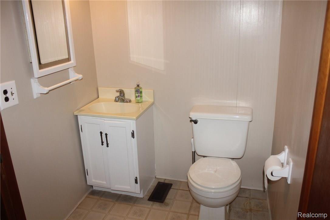 6204 Torrey Road Flint, MI 48507 - Photo 26 of 47 IMG_7539.JPG