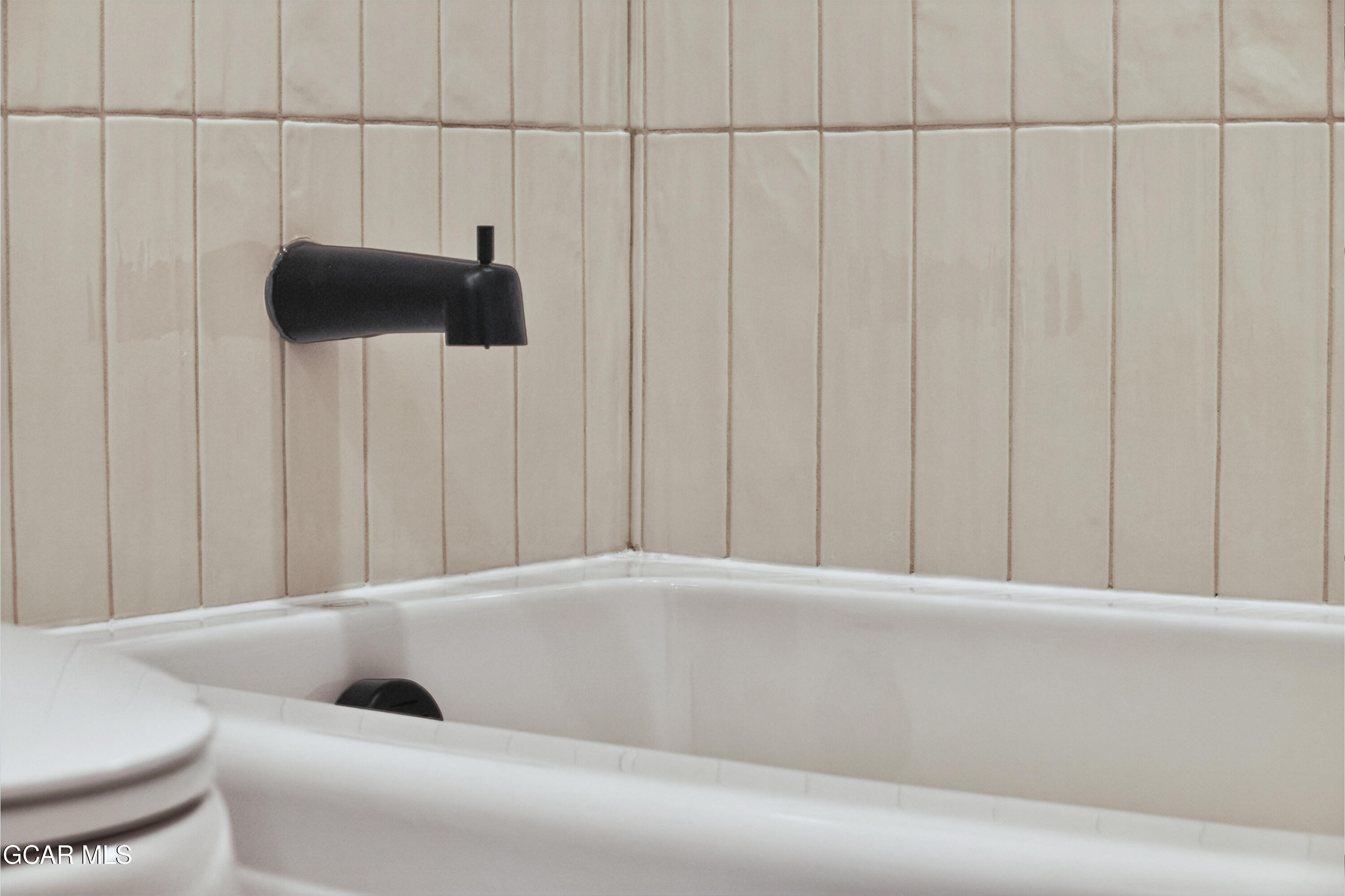119 Wheeler Road Winter Park, CO 80482 - Photo 27 of 51 a bathroom with a bathtub