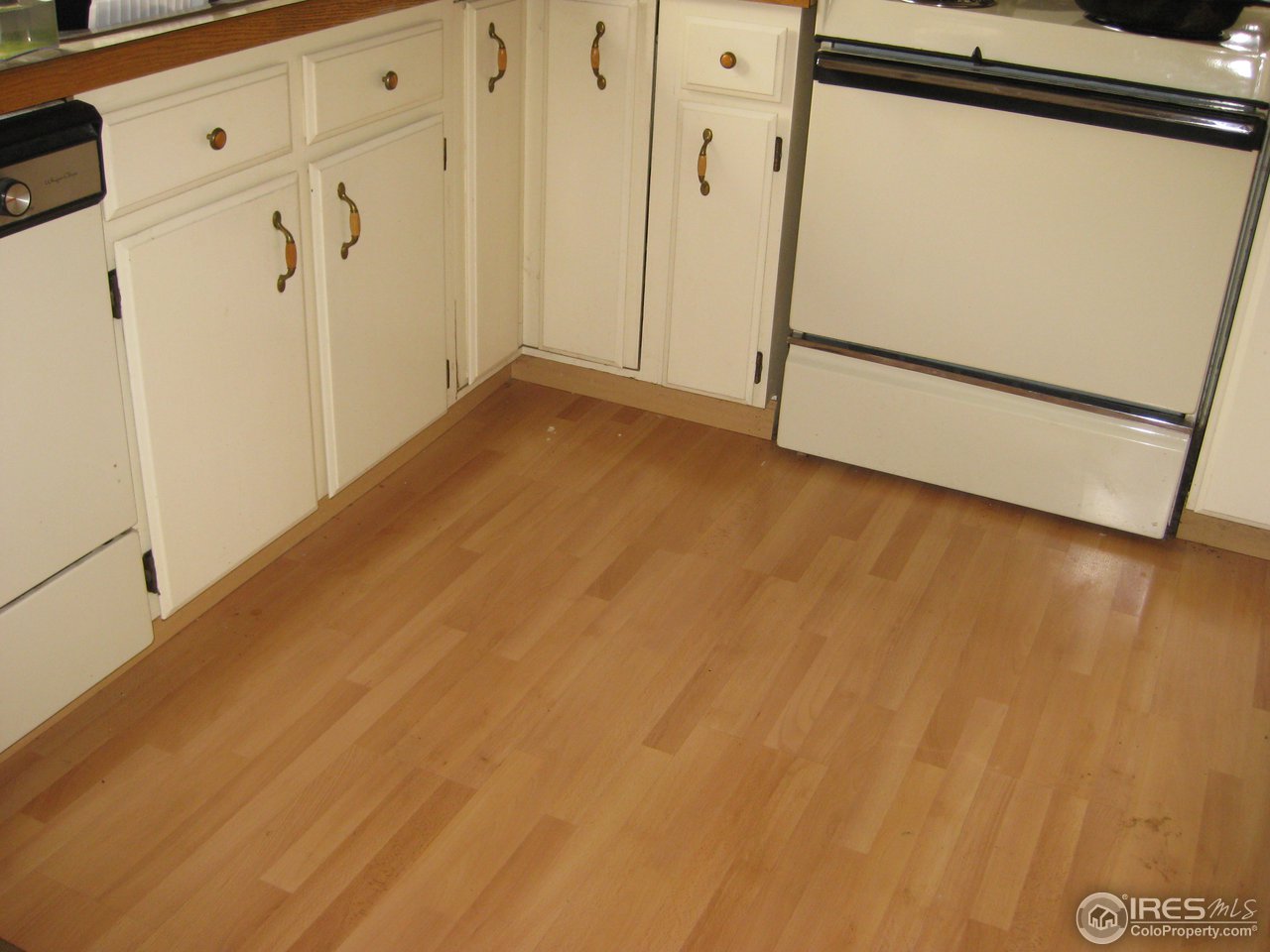 6616 Kalua Road Boulder, CO 80301 - Photo 3 of 18 a view of an empty room