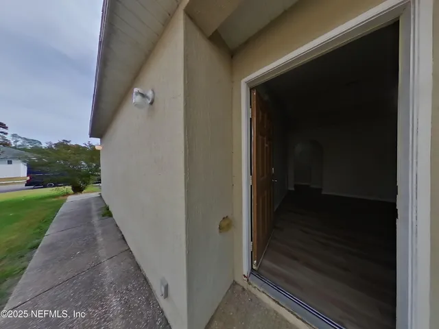 a view of a pathway of a house