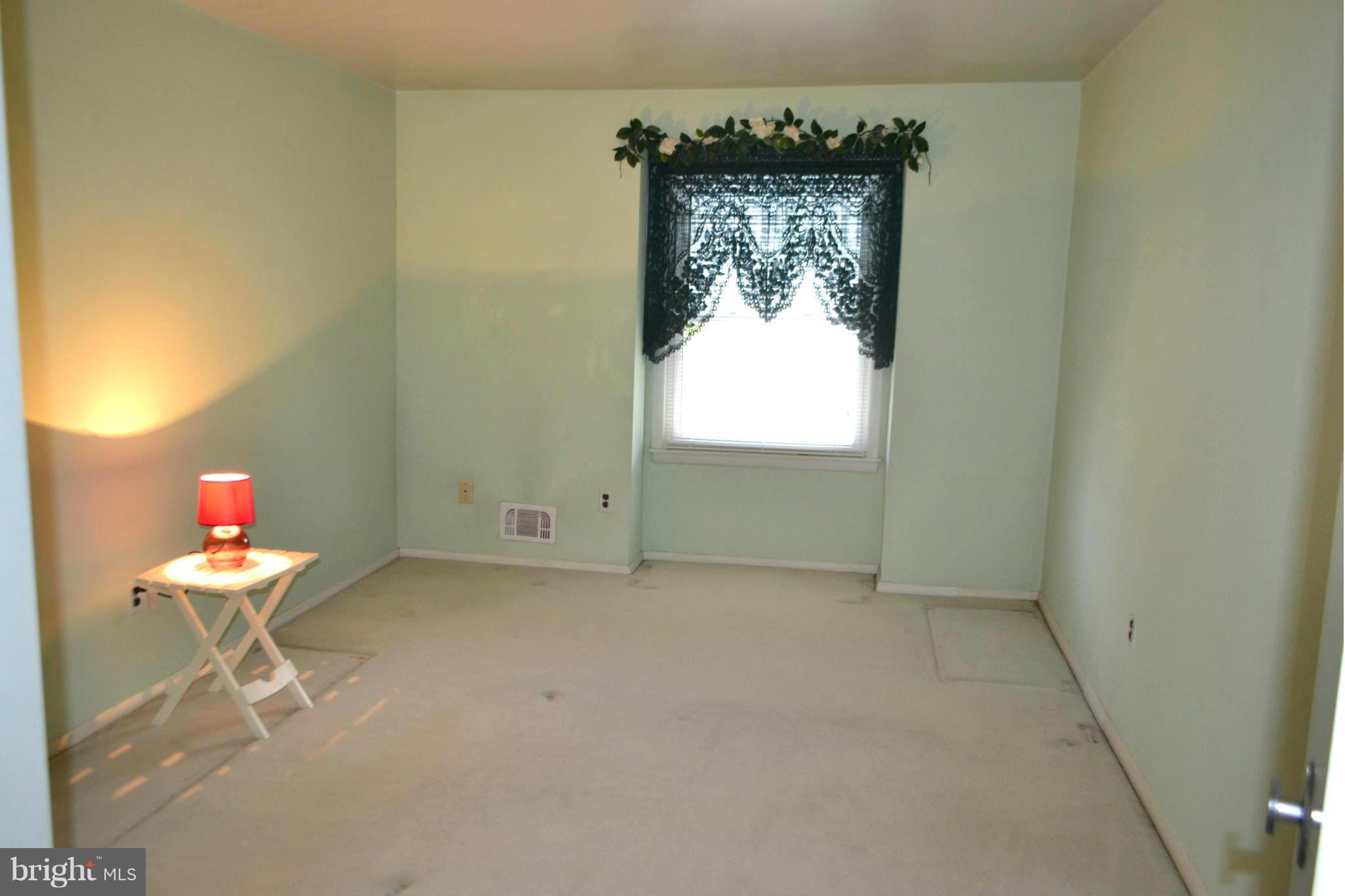 2136 Cockspur Road Baltimore, MD 21220 - Photo 10 of 20 a workspace room with a window