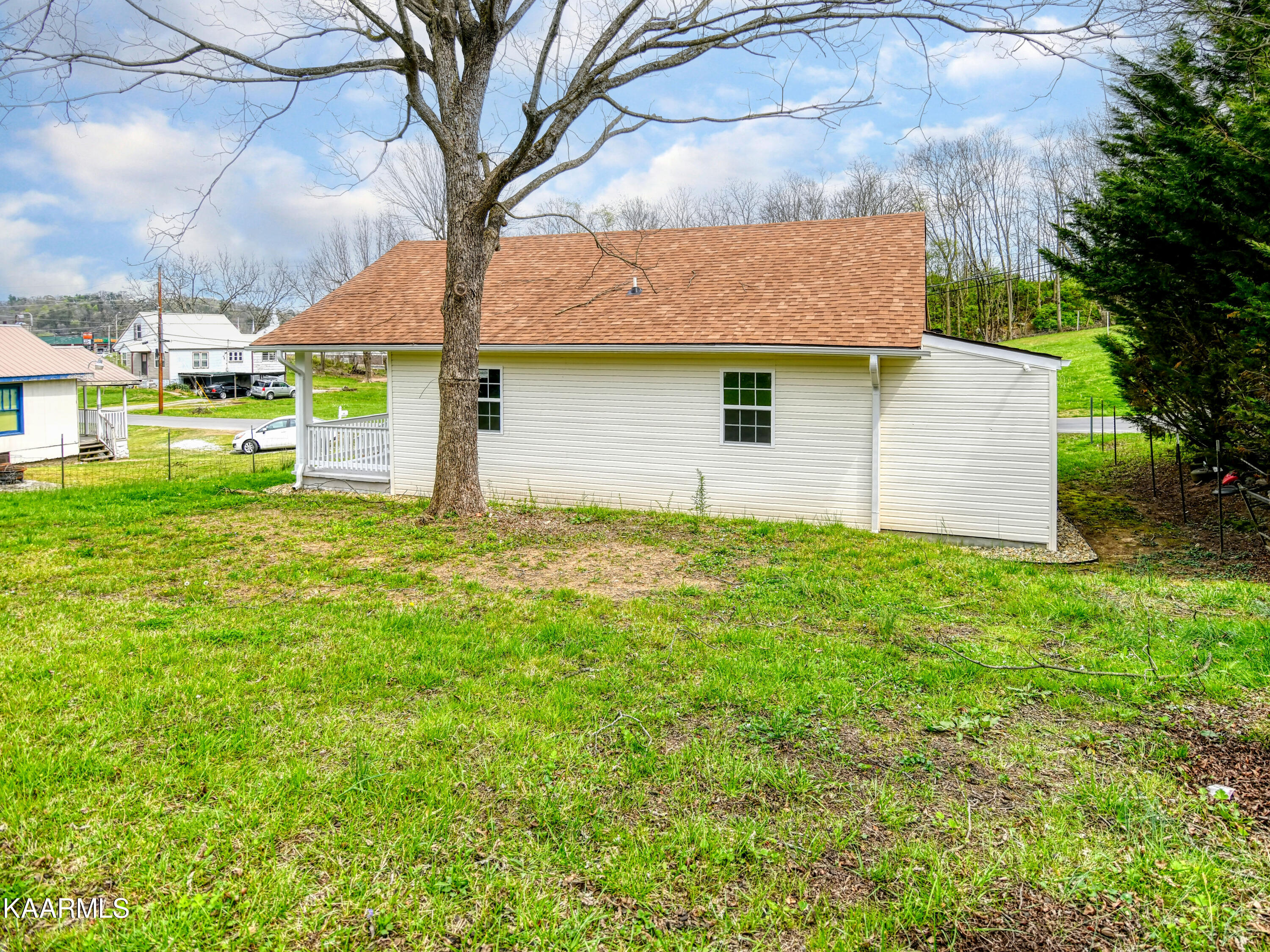 209 Jaybird Road Newport, TN 37821 - Photo 3 of 15 DSC_9242 copy