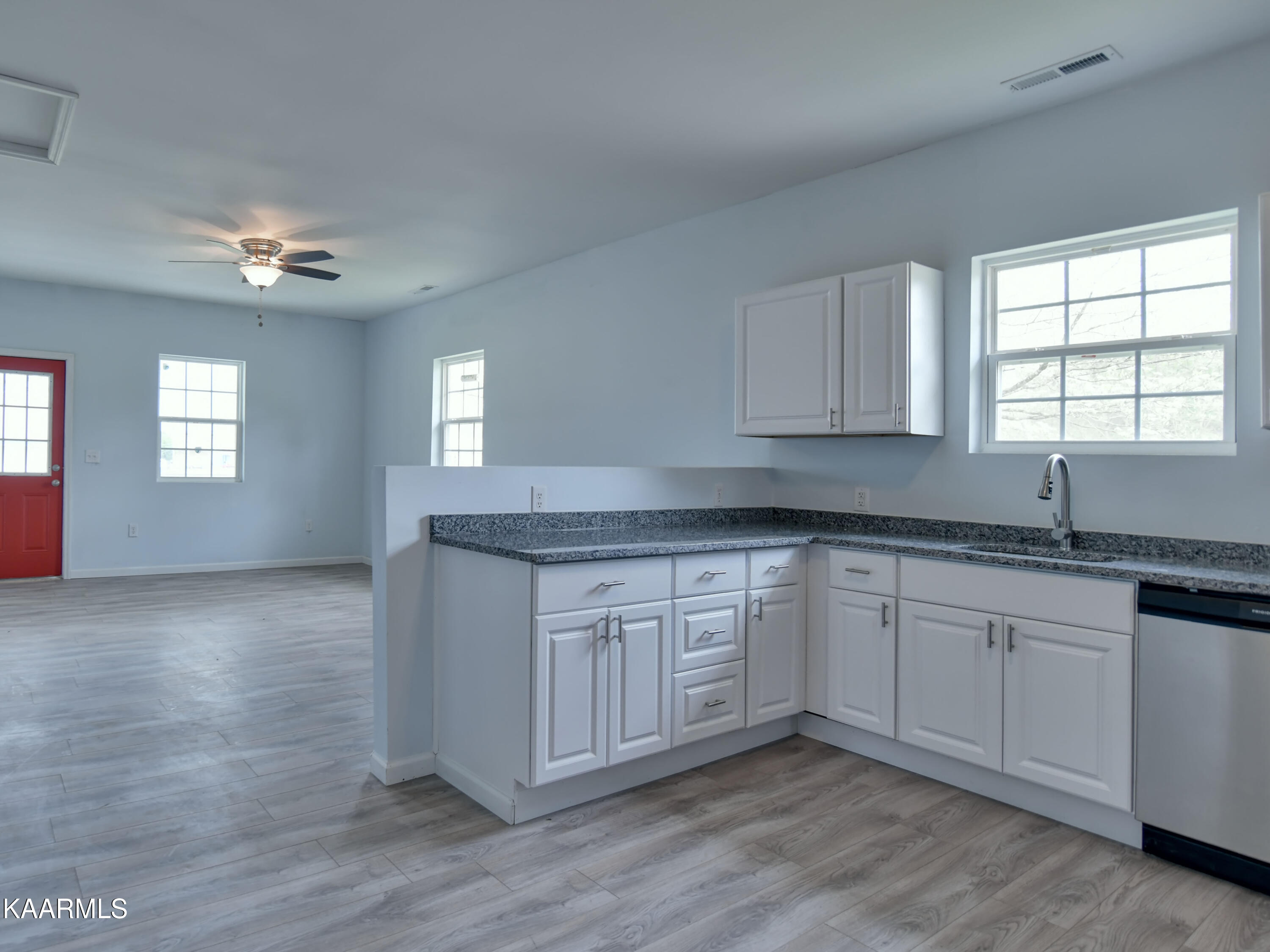 209 Jaybird Road Newport, TN 37821 - Photo 7 of 15 DSC_9219 copy