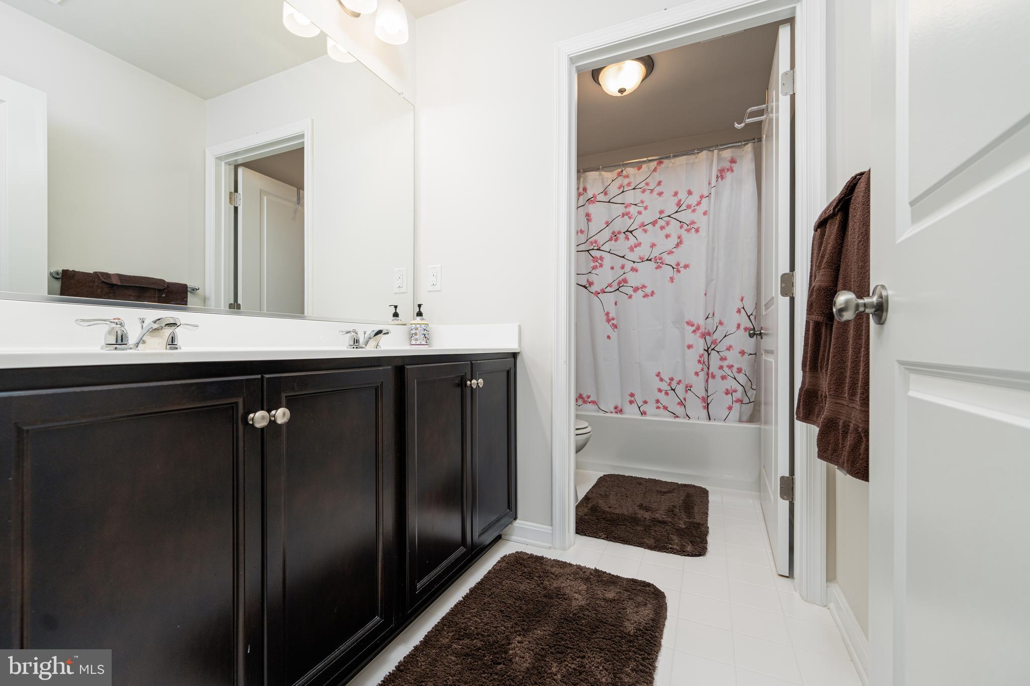 607 Stonegate Road Westminster, MD 21157 - Photo 33 of 44 2nd floor hallway bathroom