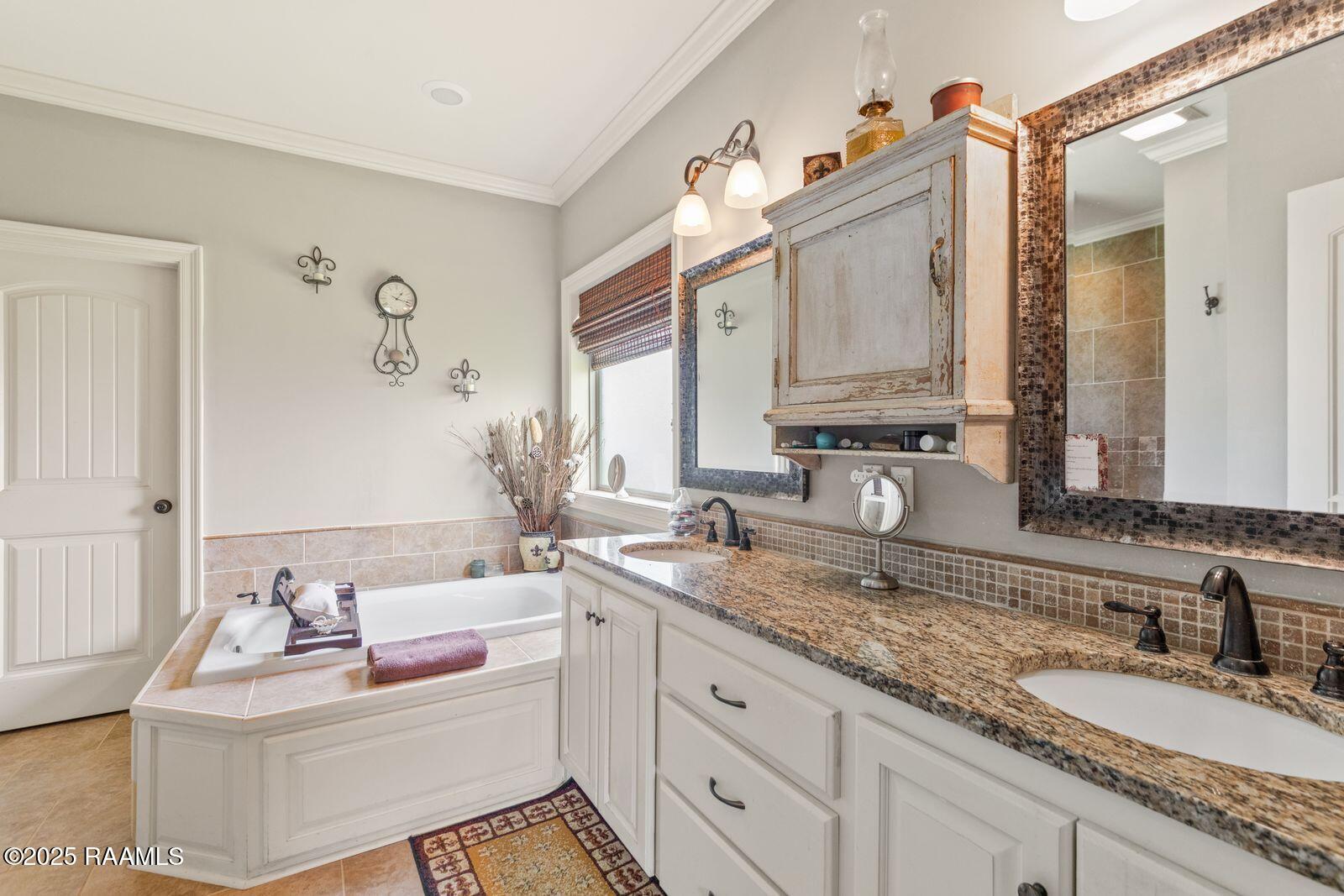 1181 Grand Loop Breaux Bridge, LA 70517 - Photo 12 of 40 Primary bath