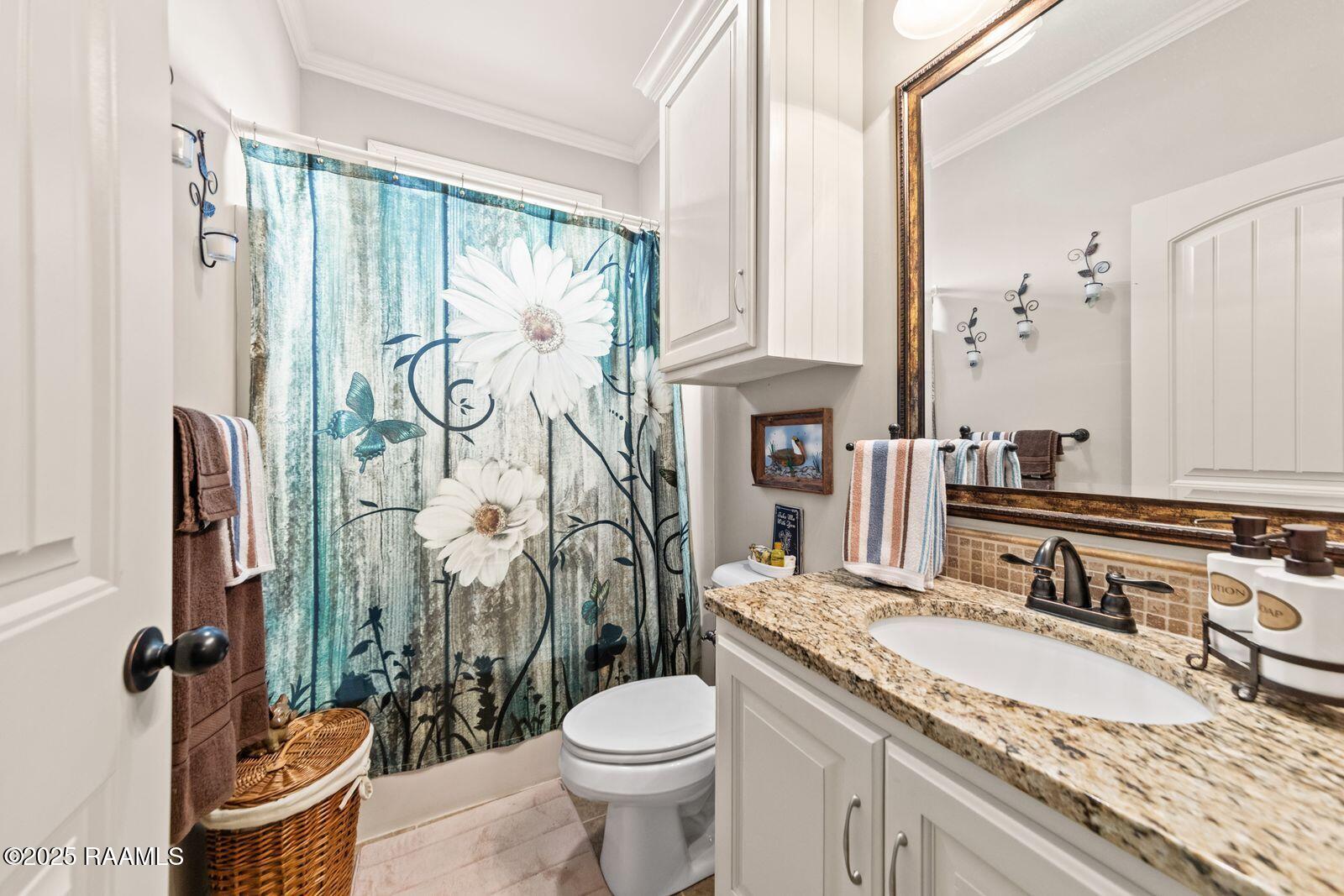 1181 Grand Loop Breaux Bridge, LA 70517 - Photo 17 of 40 Guest bath