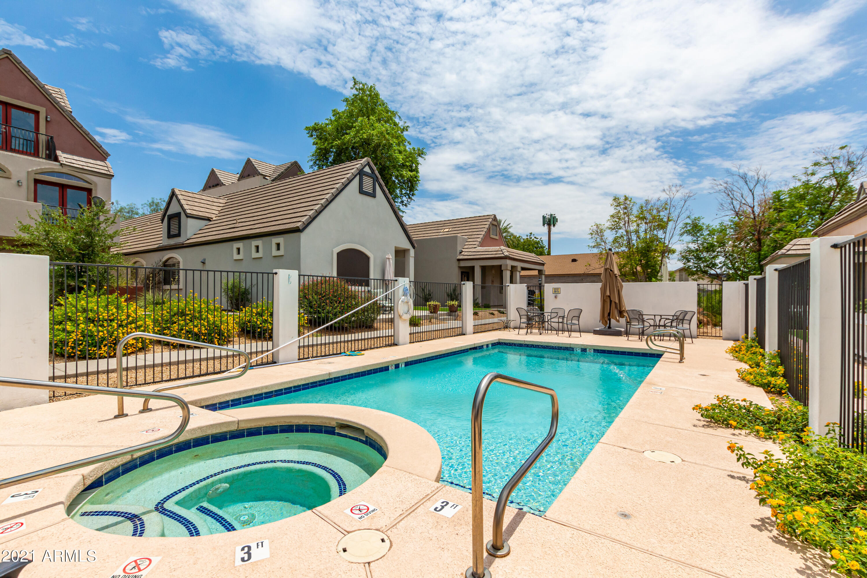 2922 North 29th Street Phoenix, AZ 85016 - Photo 39 of 41 Community Pool
