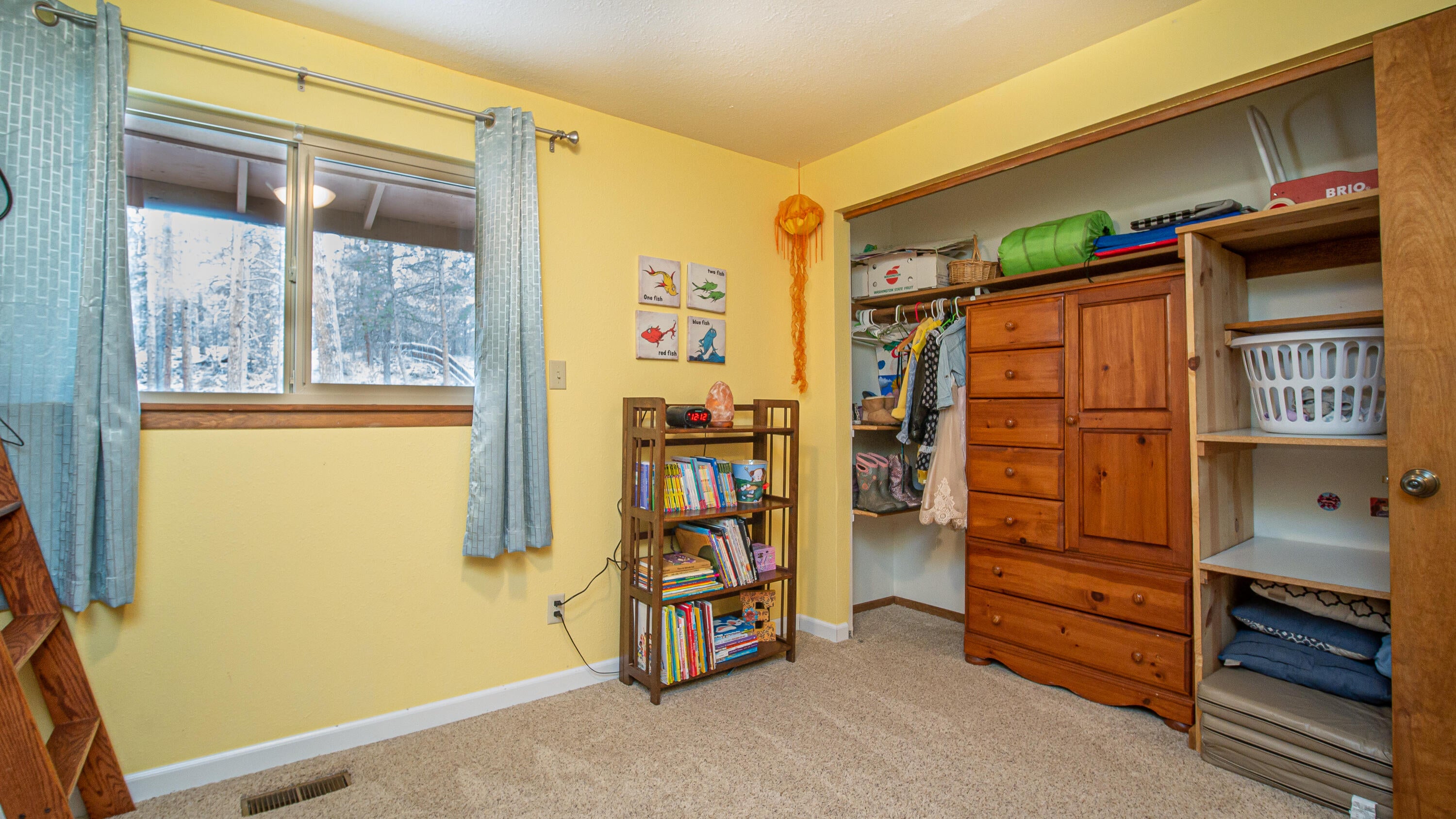 60129 Agate Road Bend, OR 97702 - Photo 27 of 41 Large closet
