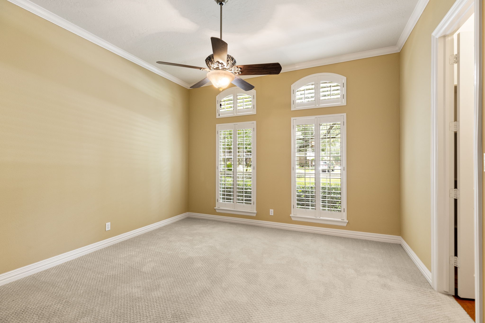 6610 Radley Drive Spring, TX 77379 - Photo 29 of 50 Large 2nd primary suite w/ walk-in closet. Windows offer front yard views.