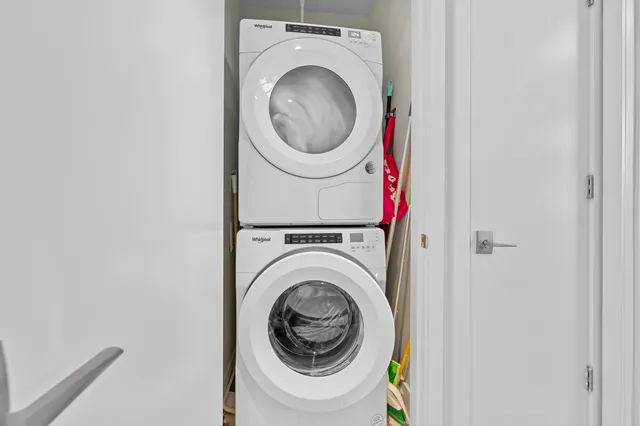 a view of entryway and kitchen