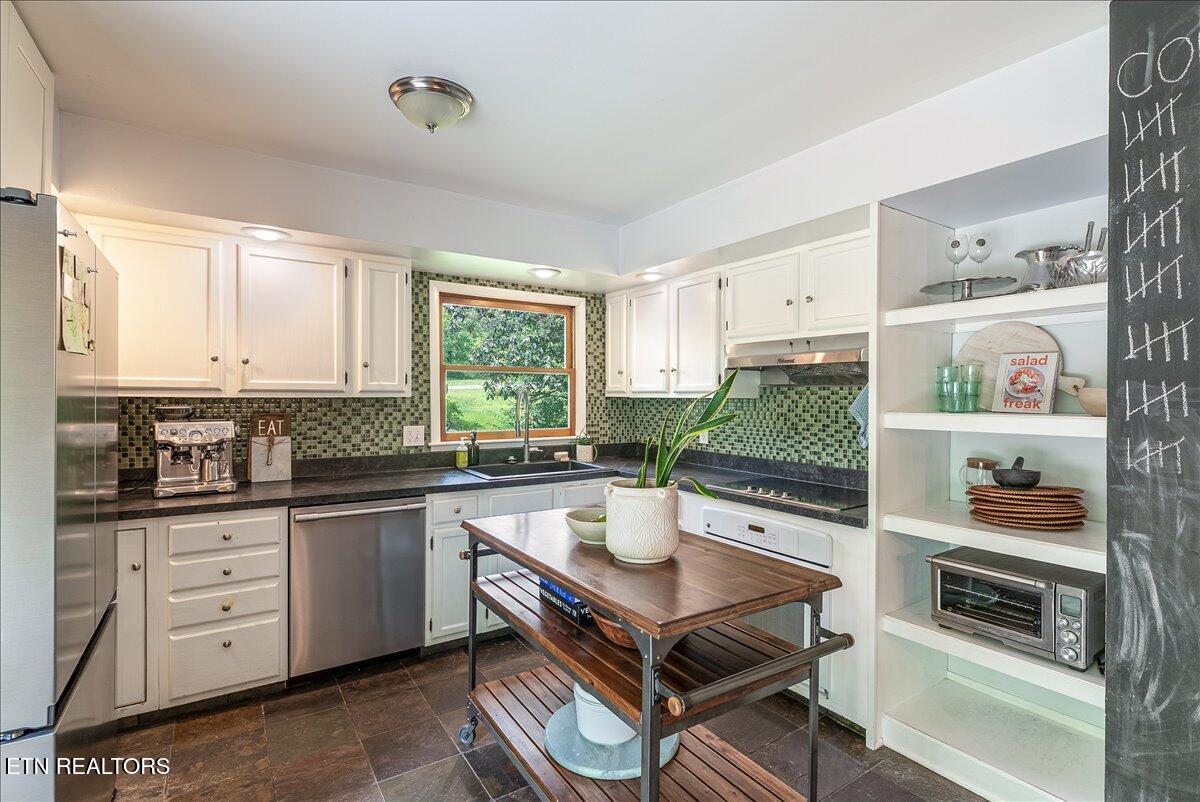 5209 Potomac Road Knoxville, TN 37920 - Photo 19 of 58 18-Kitchen A4