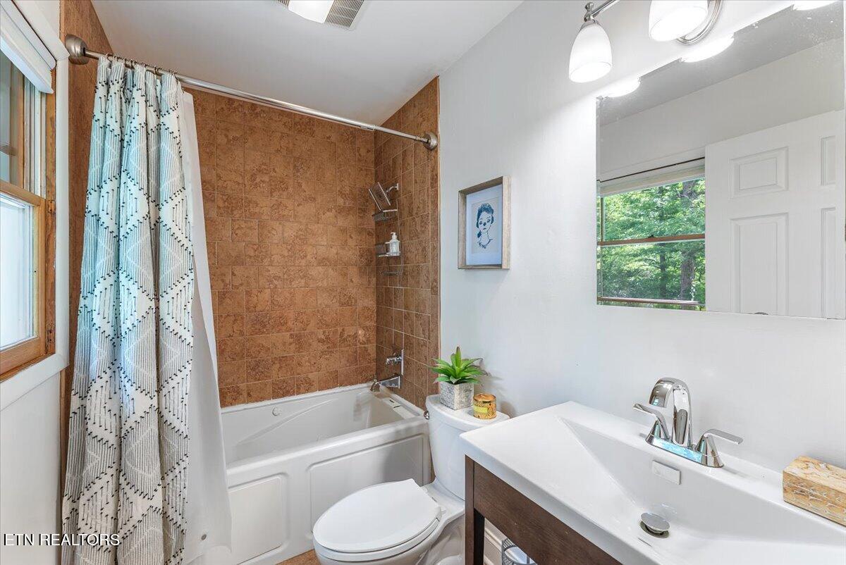 5209 Potomac Road Knoxville, TN 37920 - Photo 24 of 58 22-Master Bath A1