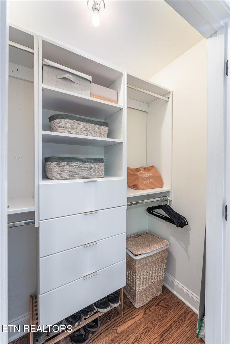 5209 Potomac Road Knoxville, TN 37920 - Photo 25 of 58 23-Master Closet A1