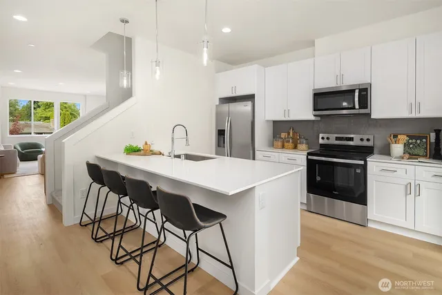 $615,950 | 1520 Hollow Dale Place, Unit B, Everett, WA 98204