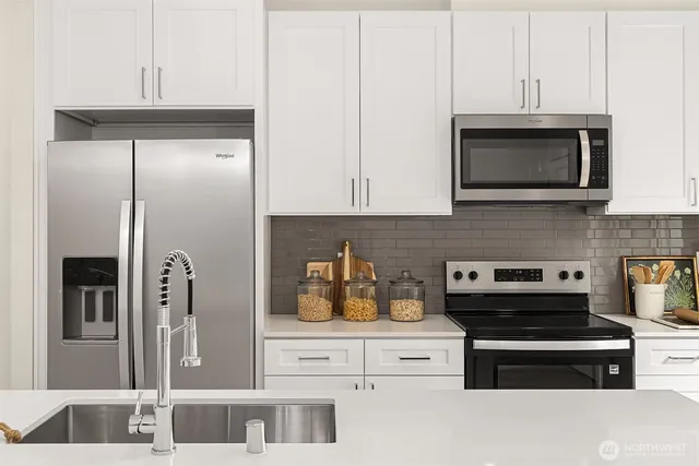 $615,950 | 1520 Hollow Dale Place, Unit B, Everett, WA 98204