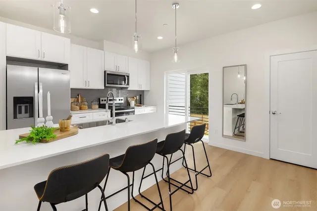 $615,950 | 1520 Hollow Dale Place, Unit B, Everett, WA 98204