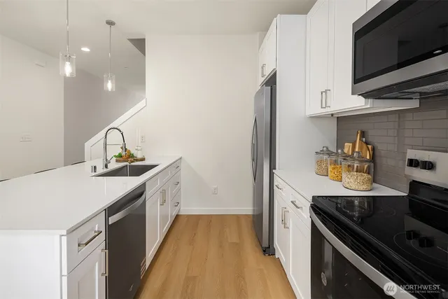 $615,950 | 1520 Hollow Dale Place, Unit B, Everett, WA 98204