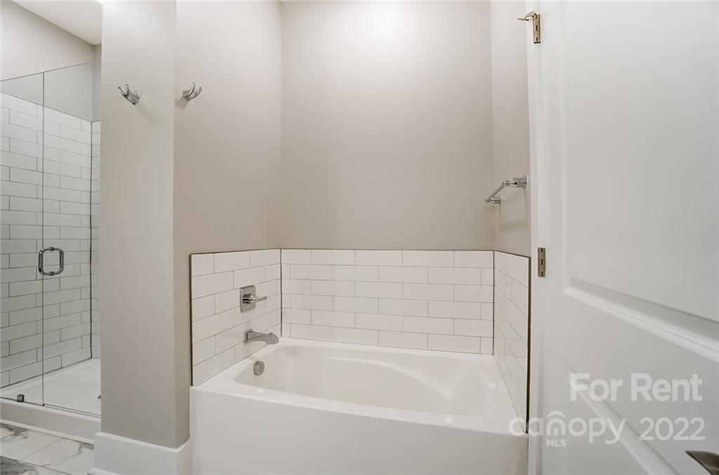 830 Providence Road, Unit 102 Charlotte, NC 28207 - Photo 23 of 31 a bathroom with a bathtub