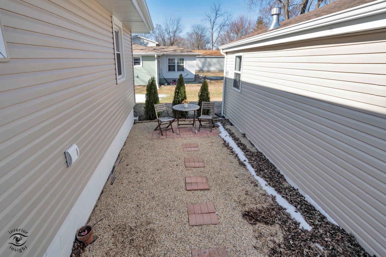 5101 East 1000 Road North Kankakee, IL 60901 - Photo 3 of 35 a view of a patio with table and chairs with wooden floor and fence