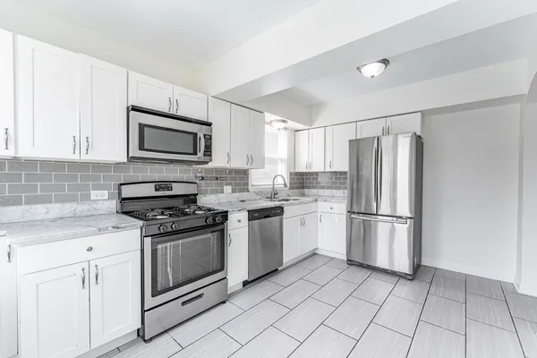 $3,300 | 2817 Maple Avenue, Berwyn, IL 60402