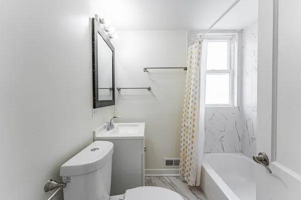 $3,300 | 2817 Maple Avenue, Berwyn, IL 60402