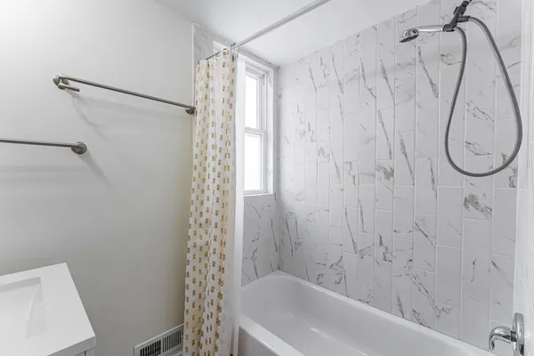 $3,300 | 2817 Maple Avenue, Berwyn, IL 60402