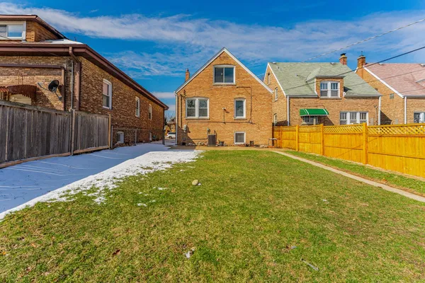 $3,300 | 2817 Maple Avenue, Berwyn, IL 60402