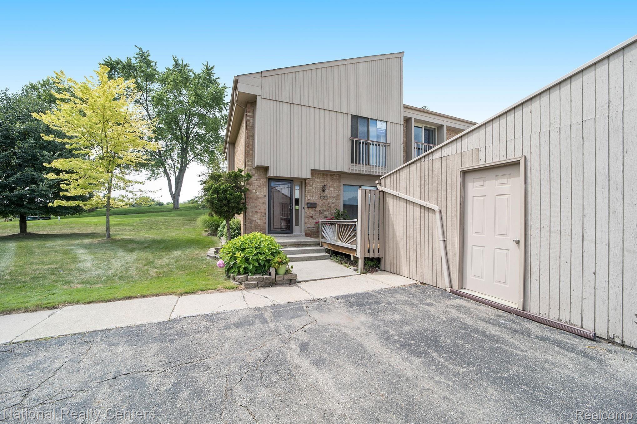 735 Oak Brook Ridge Drive Rochester, MI 48307 - Photo 28 of 30 017A1467.jpg
