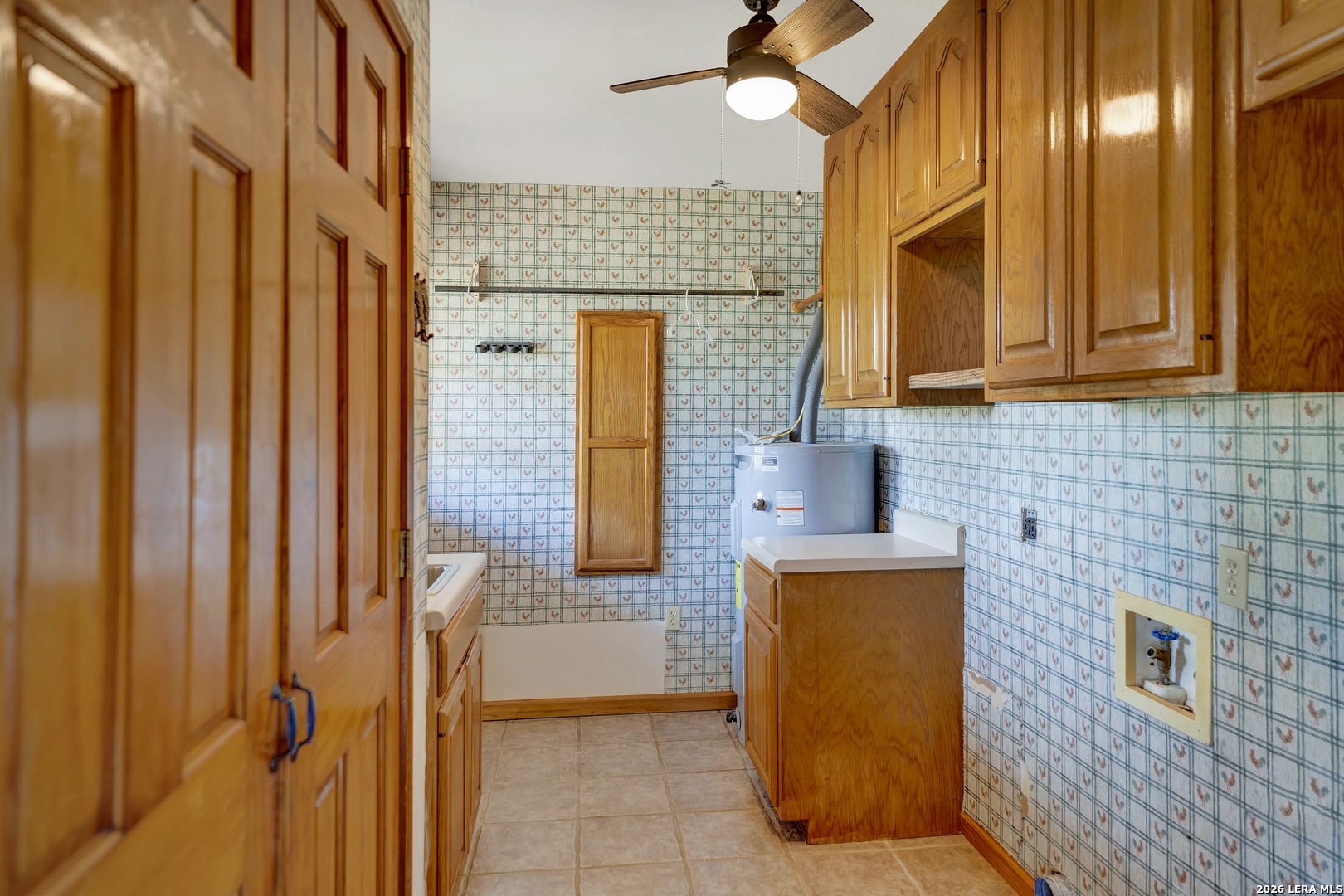 386 County Road 763 Devine, TX 78016 - Photo 21 of 49 a bathroom with a sink a mirror and a shower