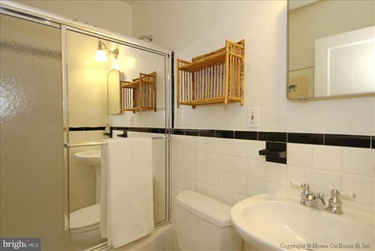 6110 Madawaska Road Bethesda, MD 20816 - Photo 8 of 28 Bath #1