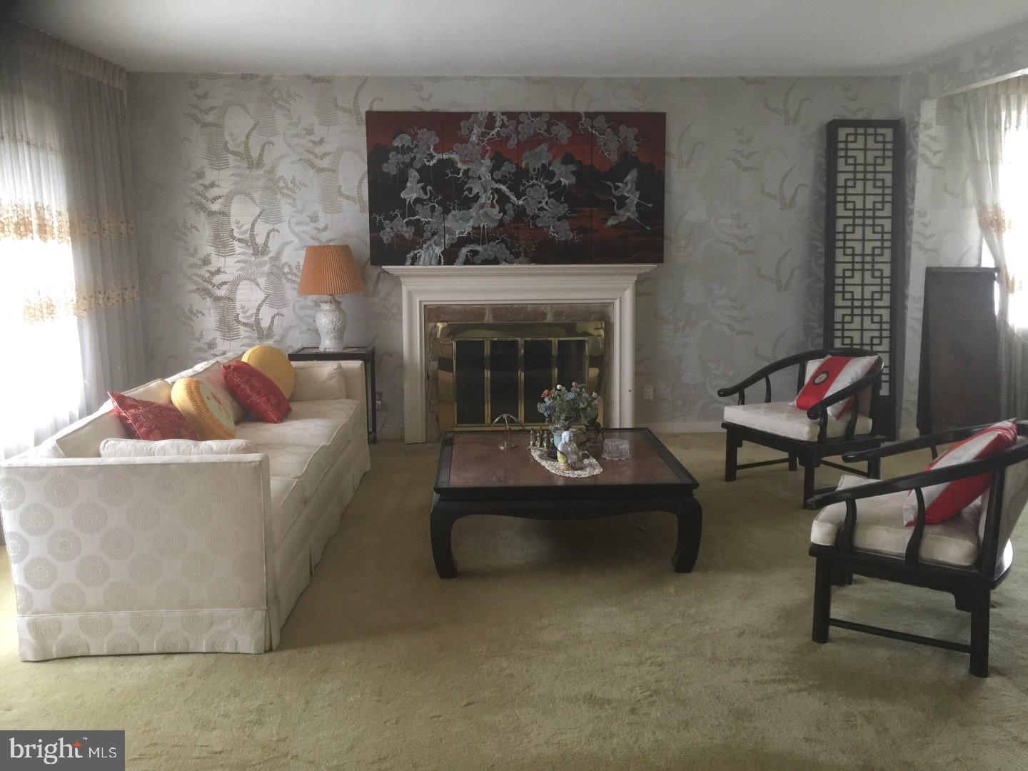 1824 London Road Abington, PA 19001 - Photo 5 of 16 Living Room