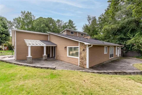 a view of a house with a yard