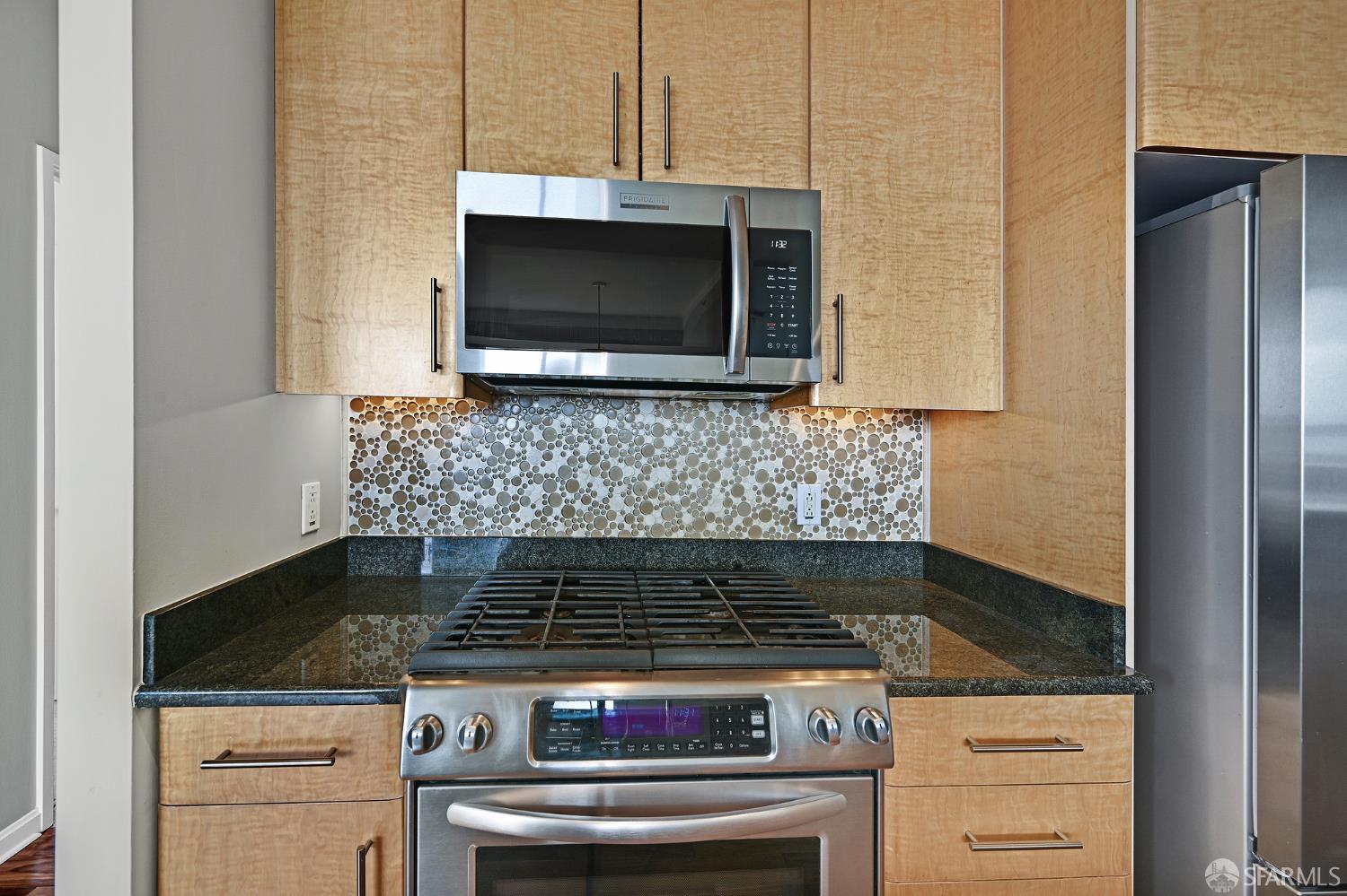 400 Beale Street, Unit 2006 San Francisco, CA 94105 - Photo 14 of 40 a stove top oven sitting inside of a kitchen