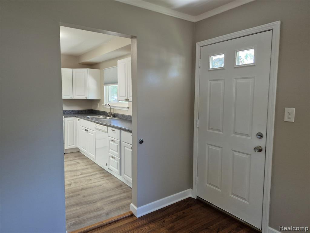 5364 Drayton Road Clarkston, MI 48346 - Photo 6 of 19